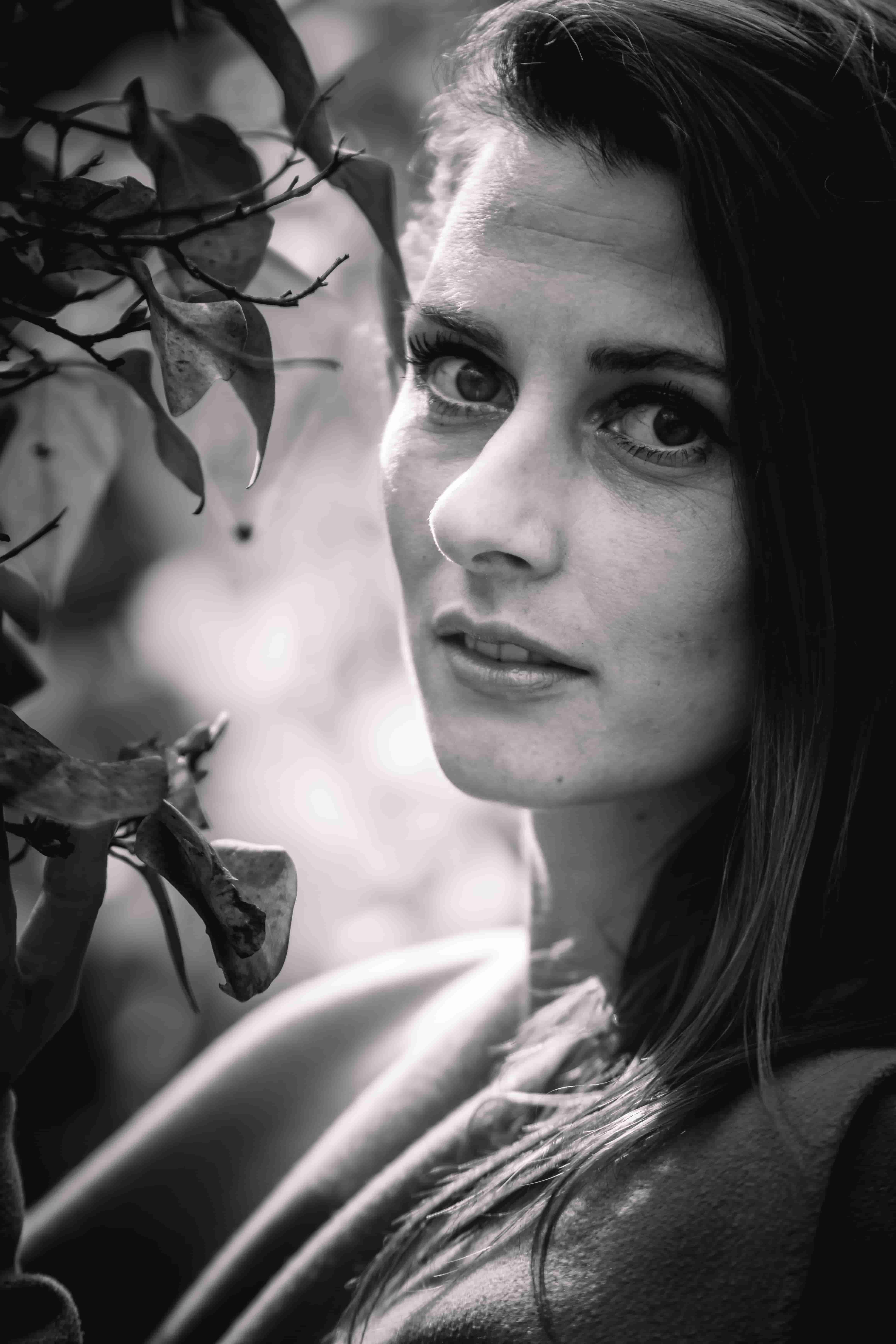 Low Key Schwarzweißportrait