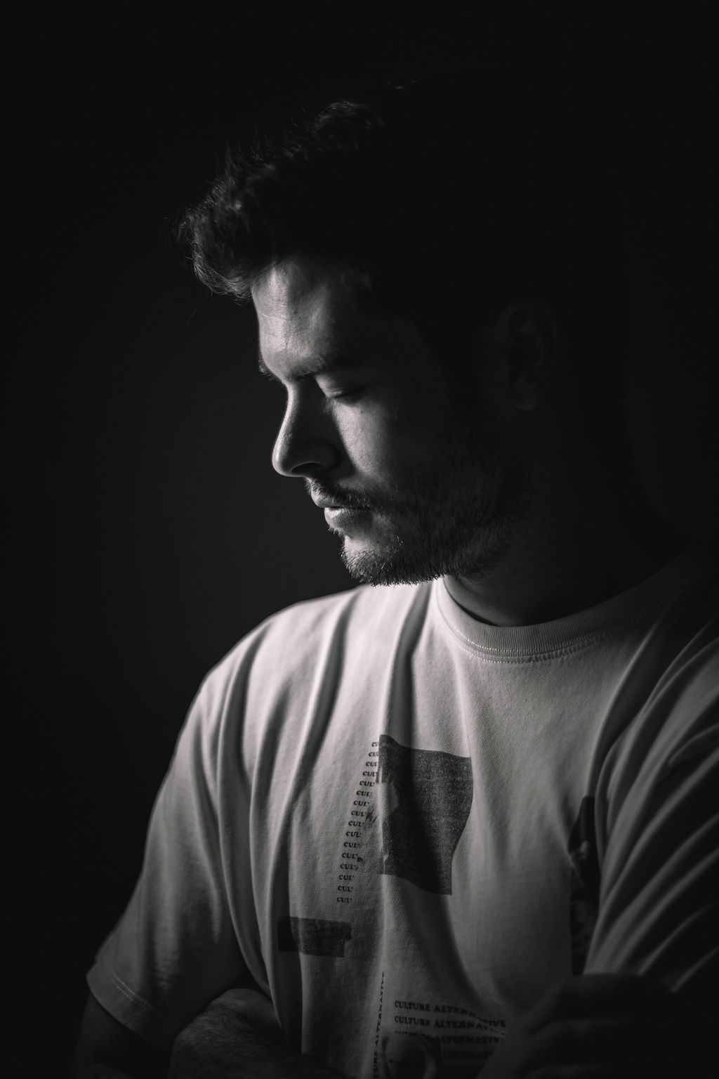 Low Key Schwarzweißportrait